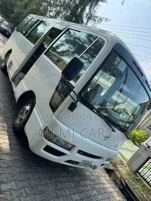 Toyota Coaster Bus 2013 - Fari