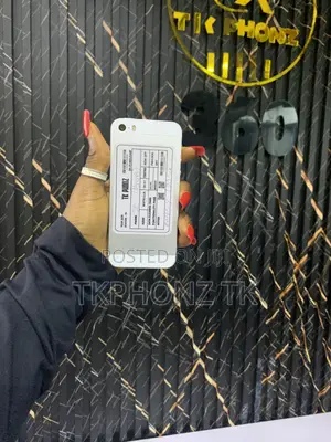 Apple iPhone SE 16GB Fari