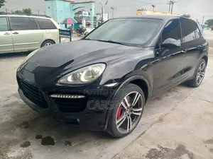 Porsche Cayenne Turbo 2011 Baki