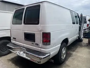 Ford E250 2013 Fari