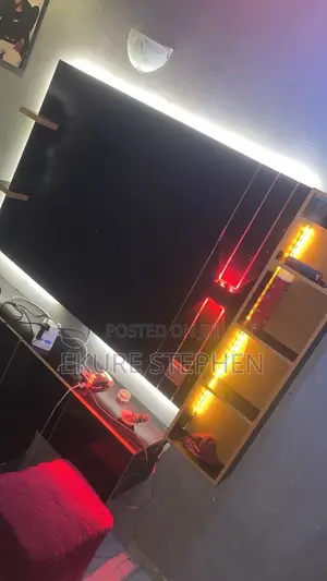 TV Console da aka yi amfani da shi na Home Interiors tare da Leda & LED