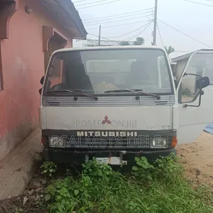 Mitsubishi Canter Mini Truck (1996)