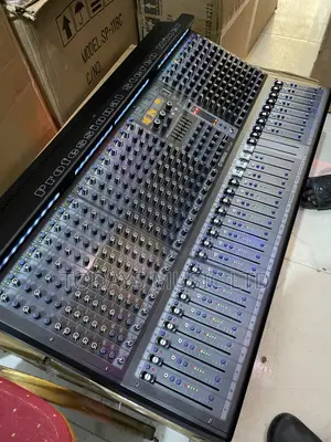 Yamaha VT-24 Channel Live Mixer