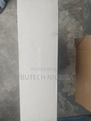 Ubiquiti UniFi Switch PRO 24-Port Gigabit Managed Switch SFP+