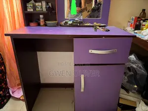 Dresser tare da Madubi