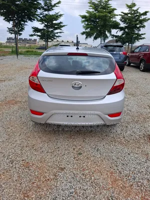 Hyundai Accent SE Hatchback 2017 - Launin Azurfa
