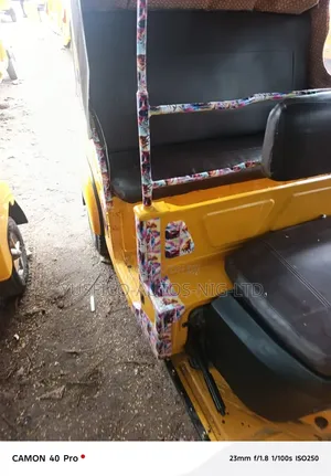 Bajaj RE 2025 Yellow Keke