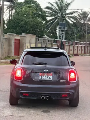 2015 Mini Cooper S 2dr Hatchback (2.0L Turbo)