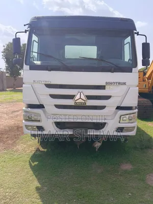 Howo Water Tanker - 20,000L, Tayoyi 10, Siyai Ka Yi Amfani Da Shi