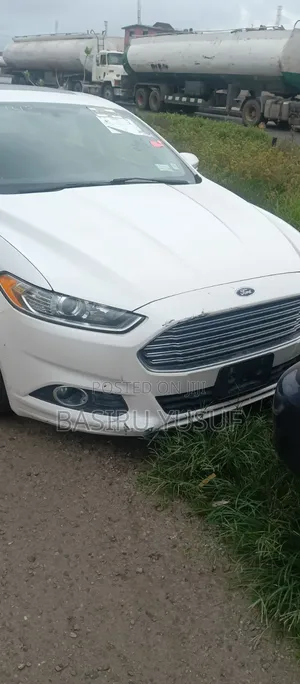 Ford Fusion SE AWD 2016 Fari