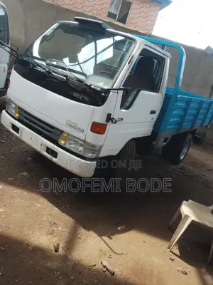 Toyota Dyna 150 (1999) - Tayoyin 6, Man Fetur, Babban Kwandon