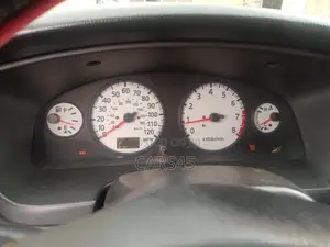 Nissan Pathfinder 2003 SUV - Launin Launuka