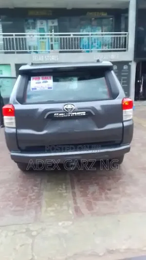 Toyota 4Runner Limited 4WD SUV na 2012