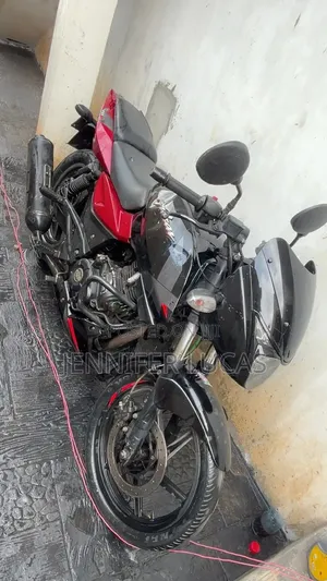Bajaj Pulsar 220 F 2025 Baki