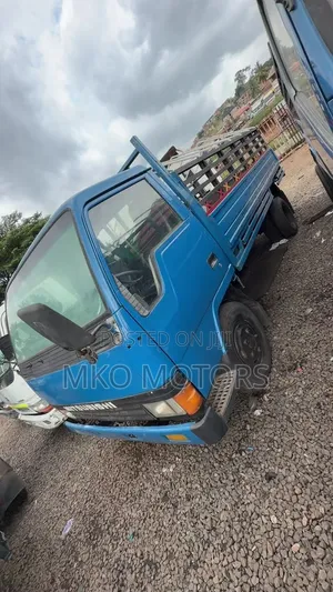 Mitsubishi Canter Mini Truck