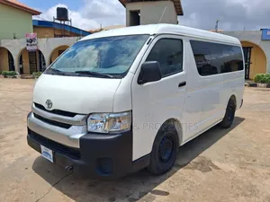 Toyota HiAce 2016 Fari