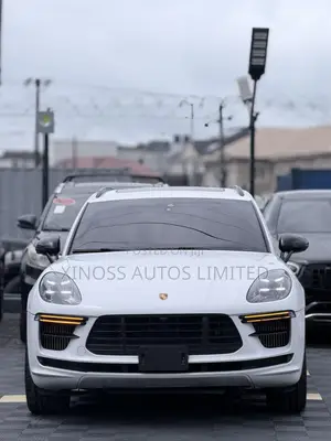 Porsche Macan Turbo SUV 2021