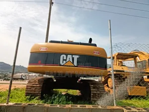Caterpillar Excavator - Wadda Aka Yi Amfani Da Shi A Kasashen Waje