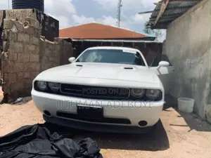 Dodge Challenger SXT Coupe 2014