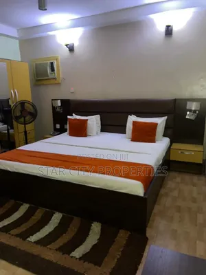 Gidan Baki Mai Dakuna 19 Da Bar, Pool & Parking Don Hayarwa a Ikeja GRA