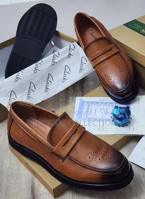 Takalman Hannun Maza na Clarks na Fata