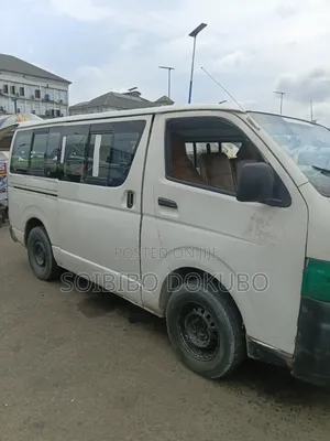 Toyota HiAce Commuter 2010 Fari