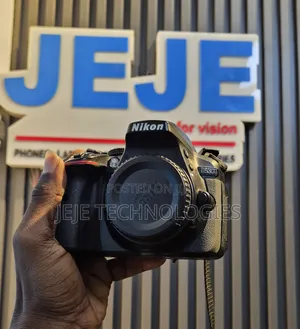 Nikon D5300 Digital Camera (Used)