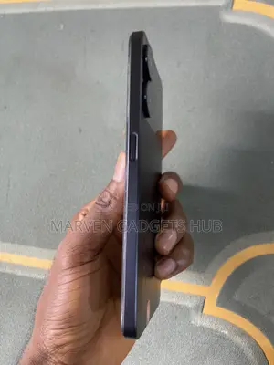 Realme V30 128GB Baki (Amfani da UK)