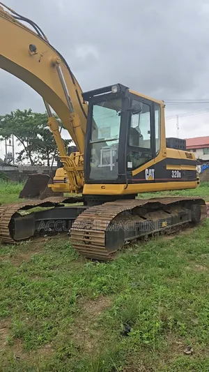 Cat 320B Excavator