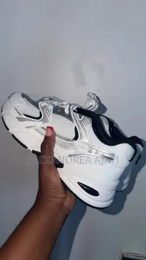 Shein White Gym/Running Shoes - Size 39.5