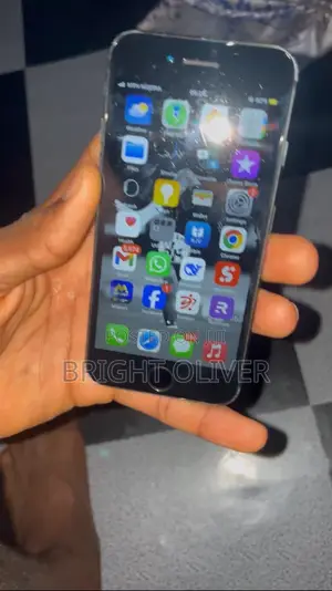 Apple iPhone 7 32GB Baki