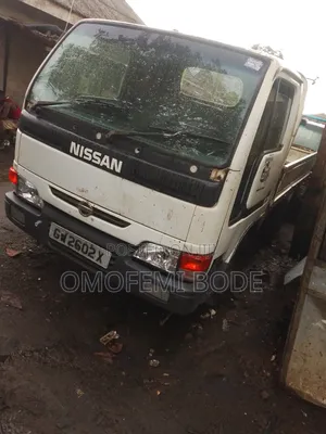 Nissan Cabstar 2002 Fari