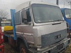 Iveco Manlift Truck Na Amfani (Tyre 6, Model 2000)