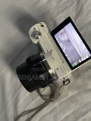 Sony A5100 Mirrorless Digital Camera tare da 16-50mm Lens