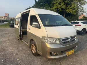 Toyota HiAce 2014 Fari