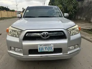 Toyota 4Runner SR5 4WD 2010 Silver