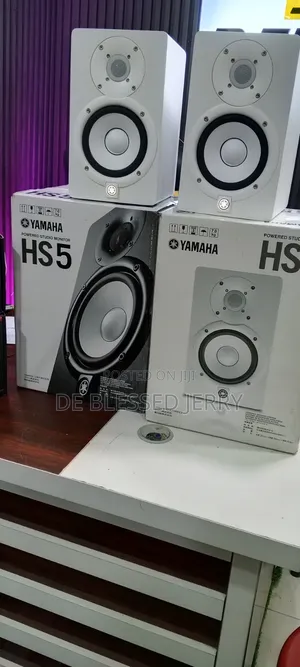 Yamaha HS5 Powered Studio Monitor Speakers