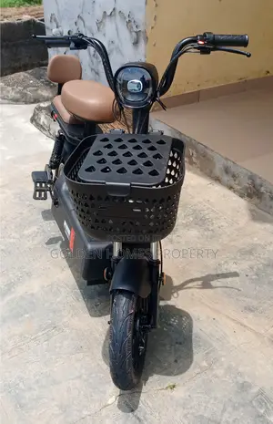 Sabon 2025 E-Scooter Baƙi