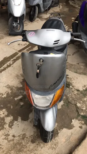 Suzuki Let's Scooter 2023 - Launin Launuka