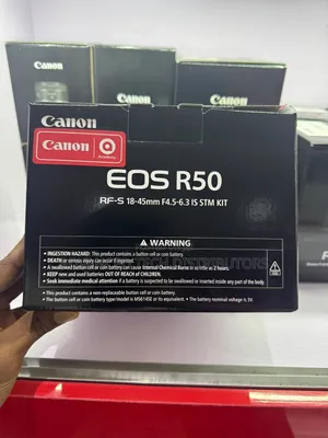 Canon EOS R50 Tare da 18-45mm STM Lens Kit