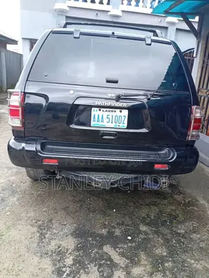 Nissan Pathfinder 2004 Baƙi