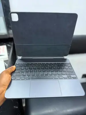iPad Pro 13" M4/M5 Magic Keyboard