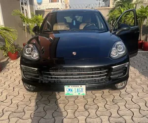 Porsche Cayenne 2016 Baki