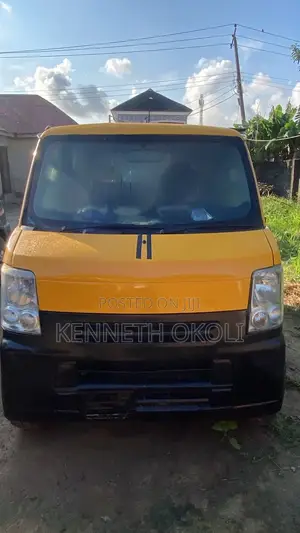 Suzuki APV Minibus 2010 - Yellow
