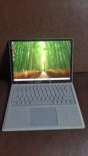 Microsoft Surface Laptop 2 - 8GB RAM, Core i7, 256GB SSD