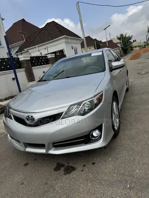 2012 Toyota Camry SE 2.5L Silver