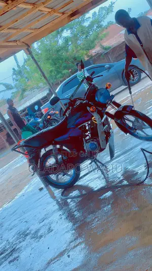 TVS HLX 125 2022 Blue