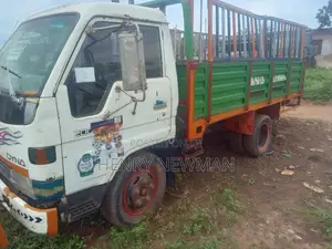 Toyota Dyna 2000 Motar Daukar kaya