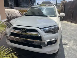 2010 Toyota 4Runner Limited 4WD - Upgraded to 2016
