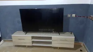 TV Shelf da aka yi amfani da shi na MDF cikin Kyakkyawar Hali
